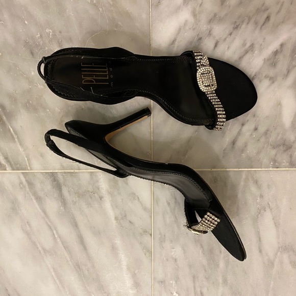 Gorgeous Buckle Singbacks - Picture 5 of 9